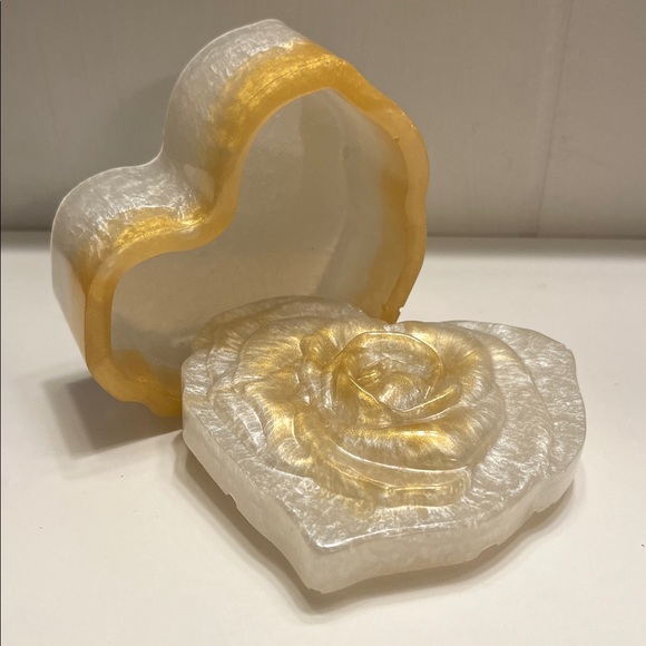 Pick (1) Heart-Shaped Jar - Picture 4 of 7